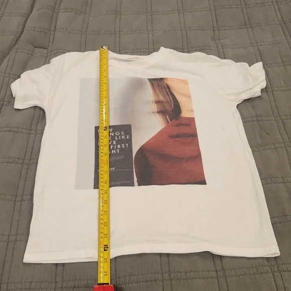 Zara White Tee with Artistic Print - Short Sleeve Size M! - Picture 6 of 6